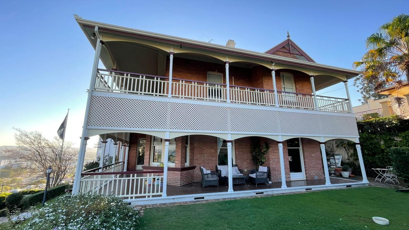 Heritage two-storey home repaint at Ashmore